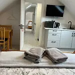 Superb Large 5 Bedroom Home, 6 Beds, Sleeps 10-11 Guest, With Lovely Mountain Views 別荘
