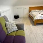 別荘 Superb Large 5 Bedroom Home, 6 Beds, Sleeps 10-11 Guest, With Lovely Mountain Views *