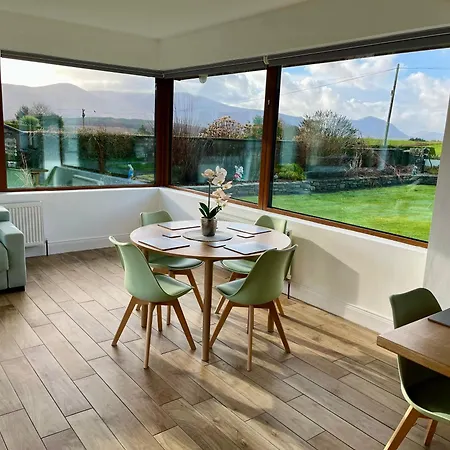 Superb Large 5 Bedroom Home, 6 Beds, Sleeps 10-11 Guest, With Lovely Mountain Views Killarney