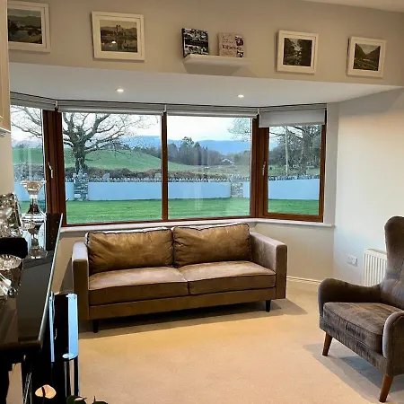 Superb Large 5 Bedroom Home, 6 Beds, Sleeps 10-11 Guest, With Lovely Mountain Views Killarney