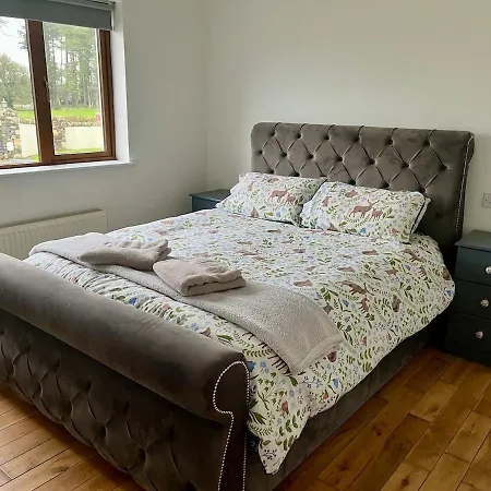 Superb Large 5 Bedroom Home, 6 Beds, Sleeps 10-11 Guest, With Lovely Mountain Views Дом отдыха Килларни