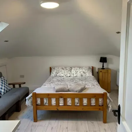 Superb Large 5 Bedroom Home, 6 Beds, Sleeps 10-11 Guest, With Lovely Mountain Views