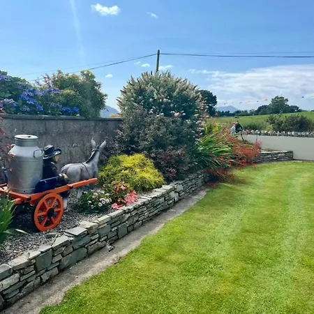 Superb Large 5 Bedroom Home, 6 Beds, Sleeps 10-11 Guest, With Lovely Mountain Views