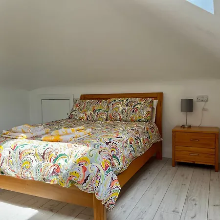 Superb Large 5 Bedroom Home, 6 Beds, Sleeps 10-11 Guest, With Lovely Mountain Views Casa de Férias