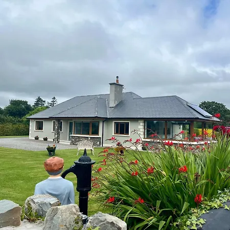 Dom wakacyjny Superb Large 5 Bedroom Home, 6 Beds, Sleeps 10-11 Guest, With Lovely Mountain Views *