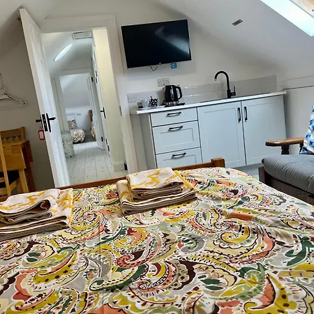 Superb Large 5 Bedroom Home, 6 Beds, Sleeps 10-11 Guest, With Lovely Mountain Views