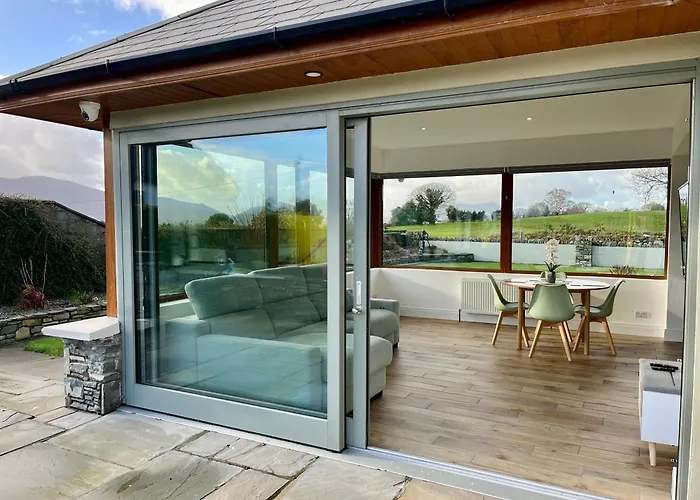 Superb Large 5 Bedroom Home, 6 Beds, Sleeps 10-11 Guest, With Lovely Mountain Views Дом отдыха