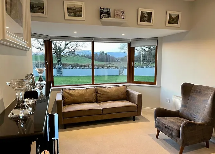 Superb Large 5 Bedroom Home, 6 Beds, Sleeps 10-11 Guest, With Lovely Mountain Views Килларни