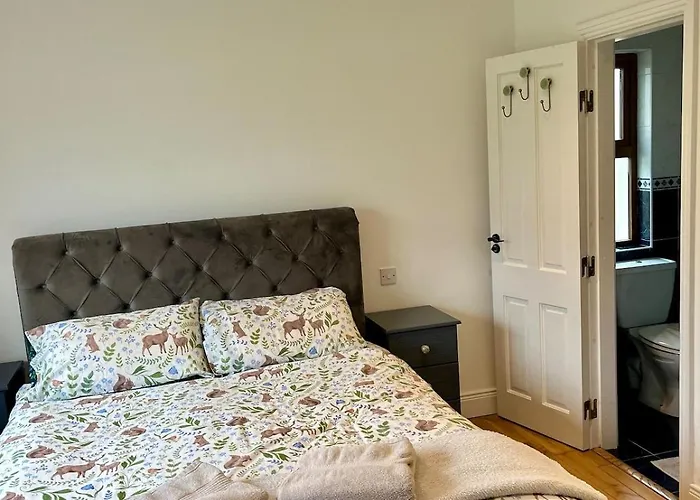 Superb Large 5 Bedroom Home, 6 Beds, Sleeps 10-11 Guest, With Lovely Mountain Views Дом отдыха Килларни