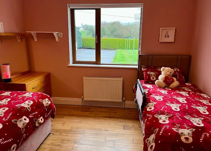 Holiday home Superb Large 5 Bedroom Home, 6 Beds, Sleeps 10-11 Guest, With Lovely Mountain Views *