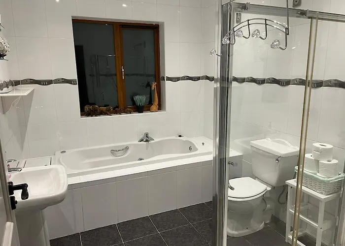 Superb Large 5 Bedroom Home, 6 Beds, Sleeps 10-11 Guest, With Lovely Mountain Views * Килларни