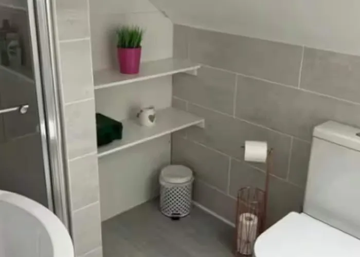 Дом отдыха Superb Large 5 Bedroom Home, 6 Beds, Sleeps 10-11 Guest, With Lovely Mountain Views *