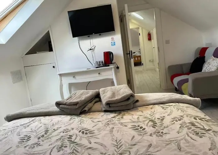 Superb Large 5 Bedroom Home, 6 Beds, Sleeps 10-11 Guest, With Lovely Mountain Views * Килларни