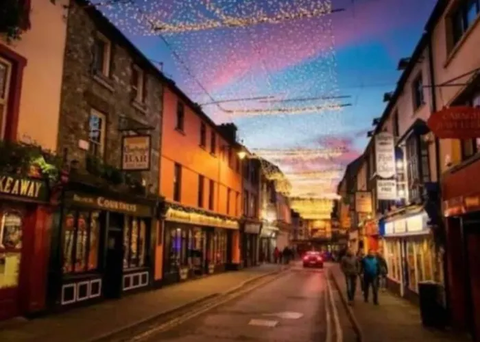 Дом отдыха Superb Large 5 Bedroom Home, 6 Beds, Sleeps 10-11 Guest, With Lovely Mountain Views