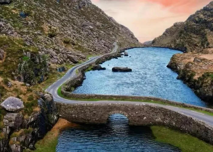 Superb Large 5 Bedroom Home, 6 Beds, Sleeps 10-11 Guest, With Lovely Mountain Views